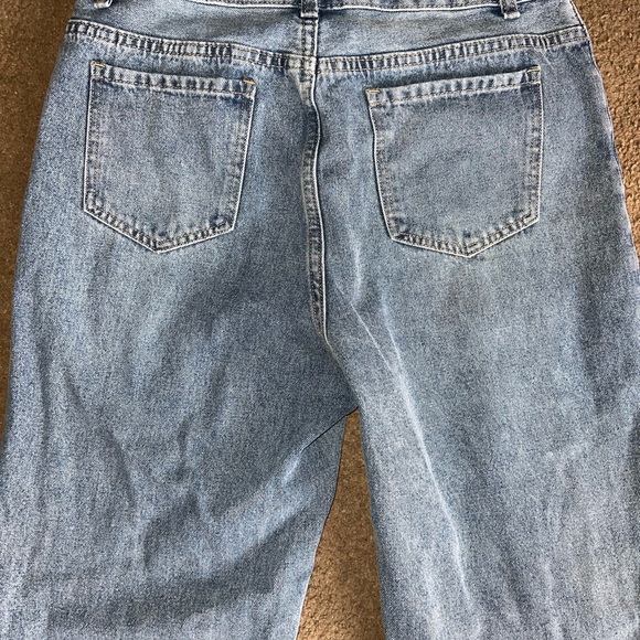 Distressed mom jeans size medium, never worn washed once - Picture 5 of 5